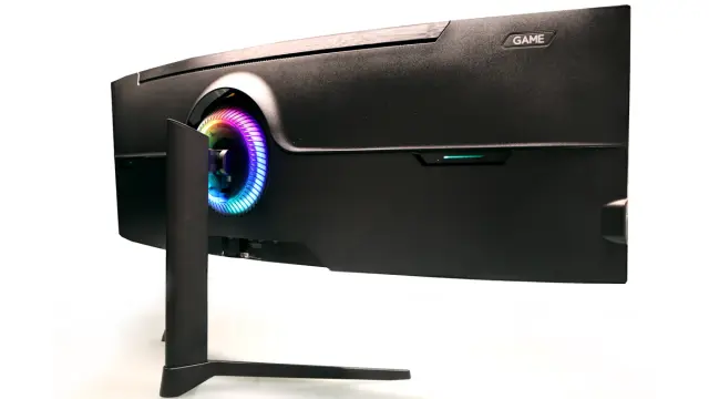 La peana regulable del GAME M49UW es un elemento importante en monitores de este formato
