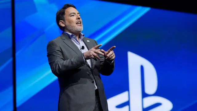 Shawn Layden carga con dureza contra Xbox