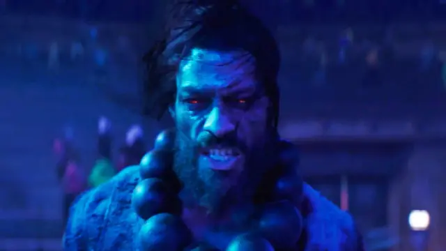 Joe Anoa'i como Akuma en Street Fighter