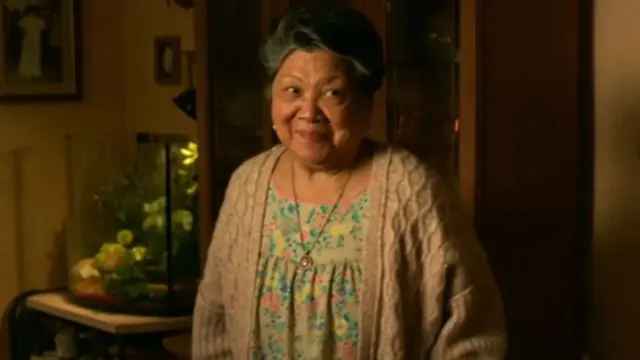 Mary Rivera como la abuela de Ned Leeds en Spider-Man: No Way Home