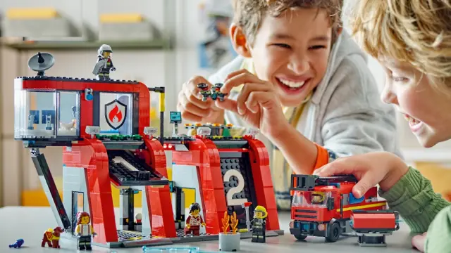 LEGO City Parque de Bomberos con Camión de Juguete