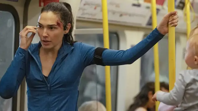 A la carrera (2026) - Maia (Gal Gadot)