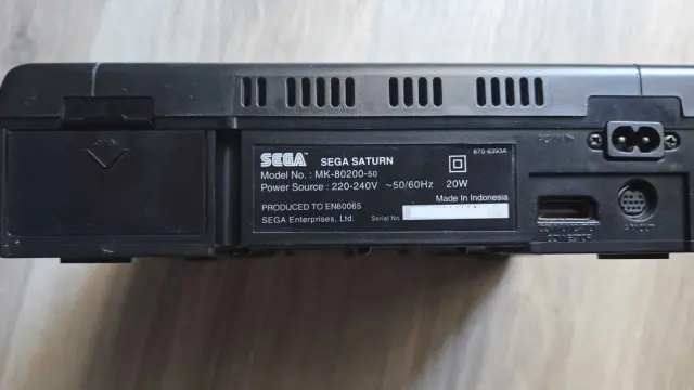 Parte trasera de Sega Saturn