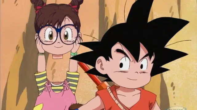 Los soldados de la Red Ribbon acorralan a Goku y Arale