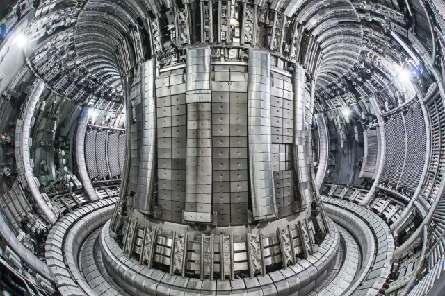 Interior del Tokamak JET de Reino Unido.