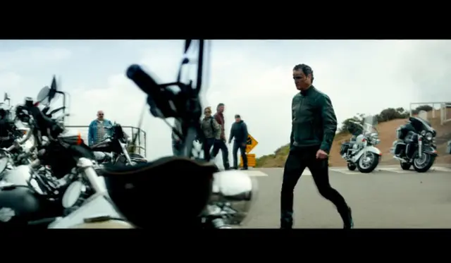 Terminator Génesis, el malo va hacia las Harley.