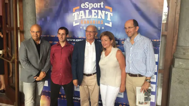 De izquierda a derecha: Francisco Santana, Oliverio Santana Jaria, Miguel Betancor, Lidia Monzón y Agustín Trujillo