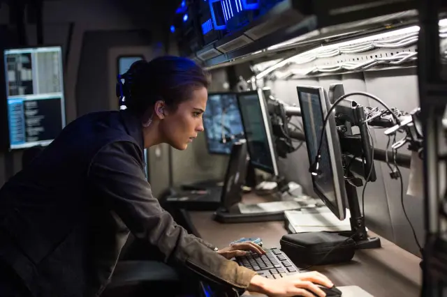 Alicia Vikander en Jason Bourne