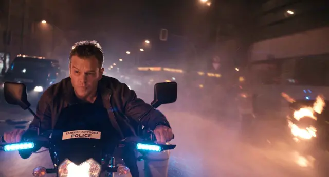Matt Damon en una persecución en moto en Jason Bourne