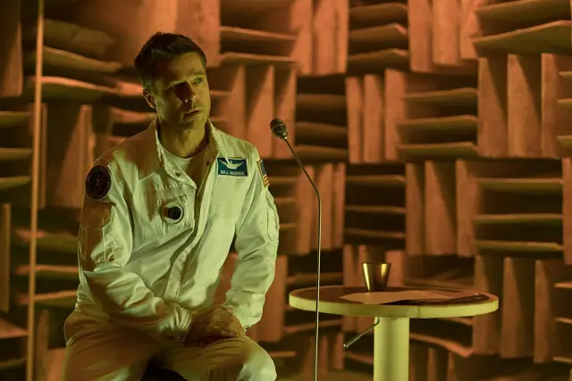 Brad Pitt en una cámara anecoica en Ad Astra