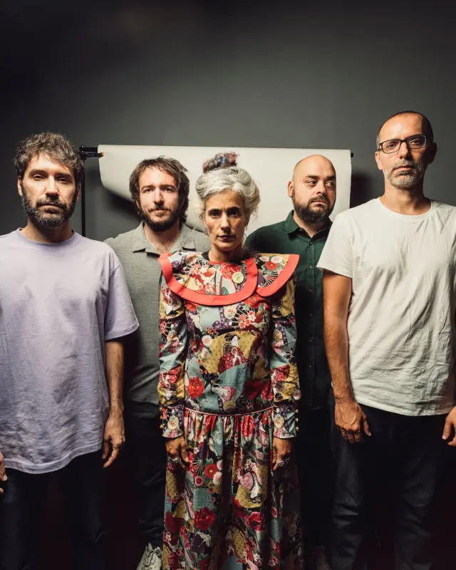 De izquierda a derecha: Jorge, Luis, Ariadna, Manu y Chema. Ellos son... ¡Los Punsetes!