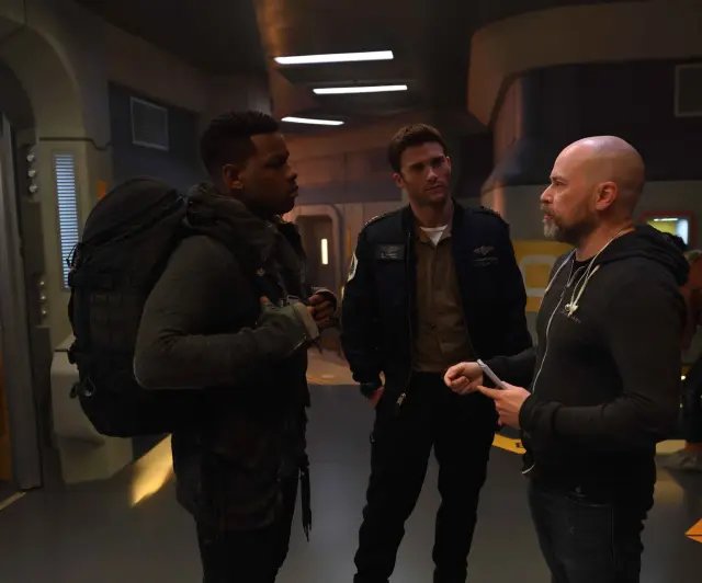 John Boyega, Scott Eastwood y Steven Dekinght en Pacific Rim: Insurrección