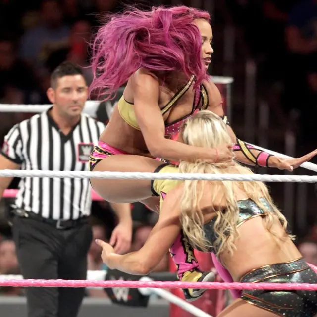Sasha Banks vs Charlotte por el Campeonato Femenino de Raw