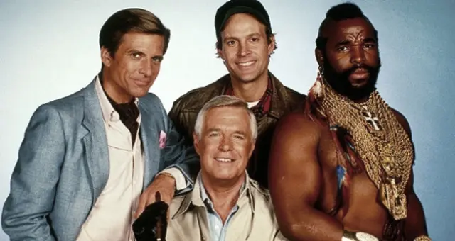 Dirk Benedict, a la izquierda