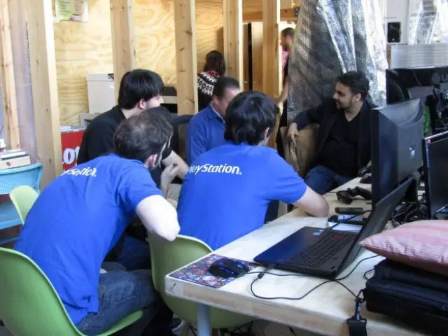 En Games Camp, además de recibir lo necesario para desarrollar un videojuego en PS4, los estudios reciben asesoramiento de profesionales como Shahid Ahmad.