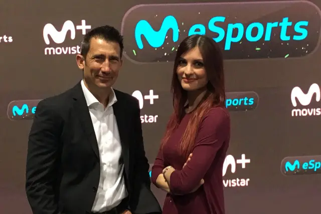 Deportes y videojuegos, dos mundos, ahora unidos en televisión, representados por Carlos Martínez y Cristina López.