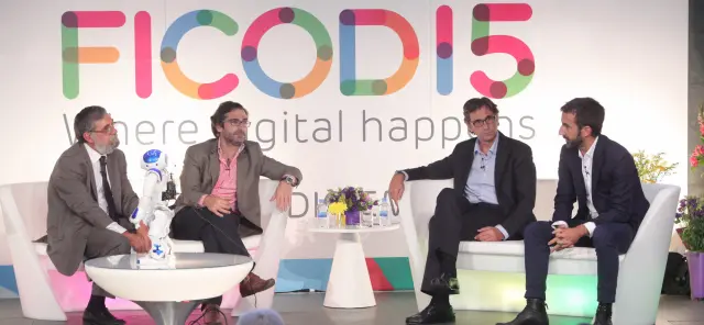 De izquierad a derecha: Víctor Calvo Sotelo (secretario de Estado de Telecomunicaciones), Ignacio Pérez Dolset (vicepresidente de AMETIC), Jorge Pérez (director de Economía Digital de Red.es), José Luis Zimmermann (director general de Adigital)