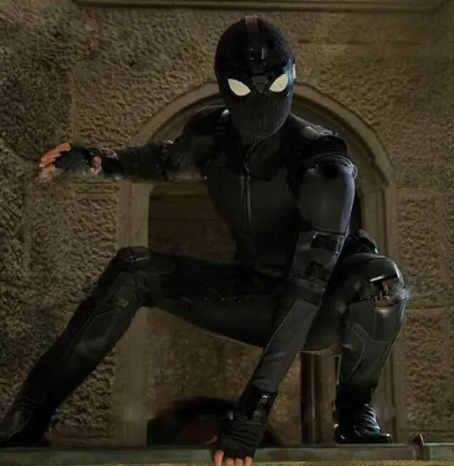 Spider-Man: Lejos de casa. Traje sigilo