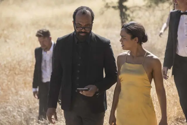 Jeffrey Wright y Tessa Thompson en la temporada 2 de Westworld