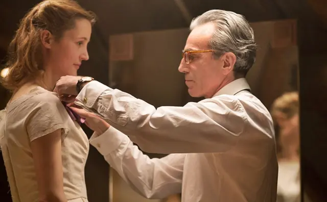 Daniel Day-Lewis como Reynolds Woodcock en El hilo invisible (2017)