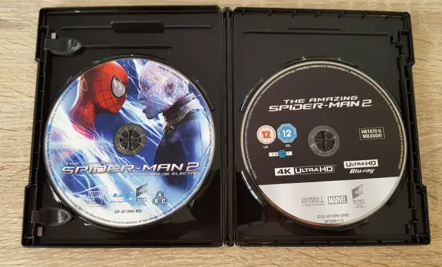 En cada estuche de Blu-Ray 4K encontramos el disco en ese formato y un Blu-Ray con la película "estándar" más los extras.