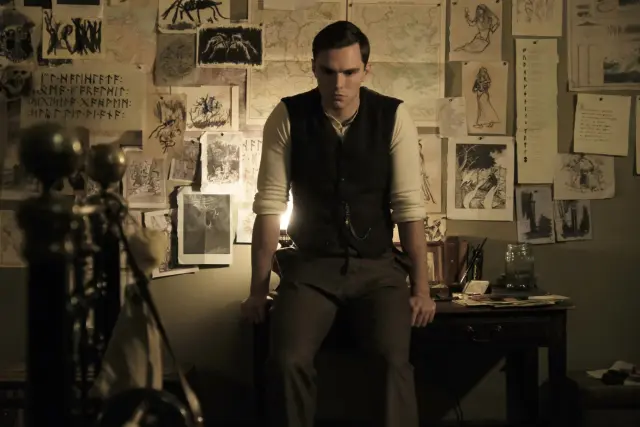 Nicholas Hoult como J.R.R. Tolkien