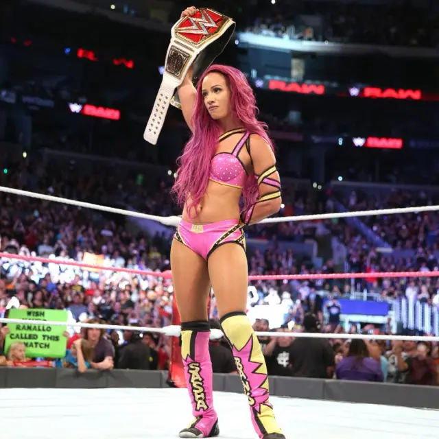 Sasha Banks levanata su segundo Campeonato Femenino de Raw