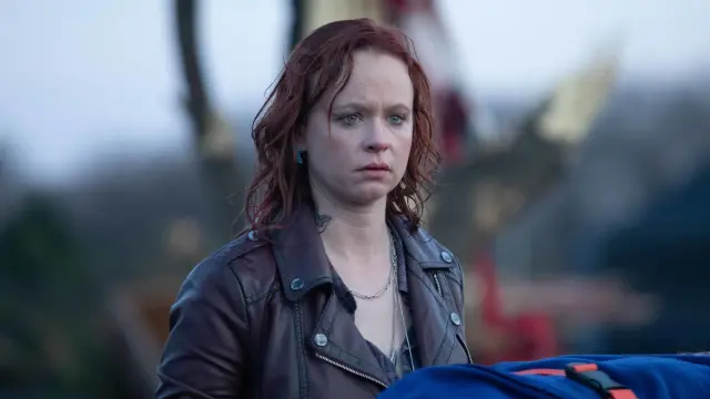 Thora Birch en Frente al tornado