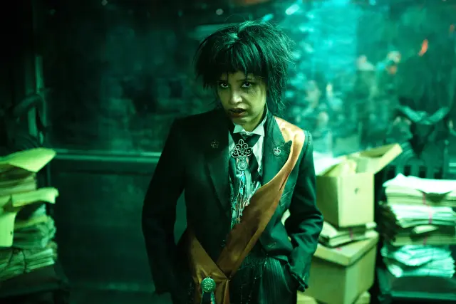 Shelley Conn como Beezlebub en Good Omens 2