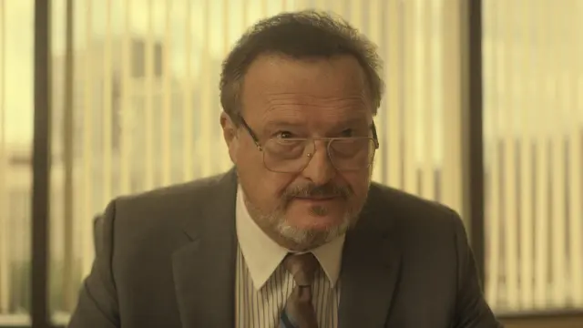 Wayne Knight como Lieutenant Schiff en Ellos: El miedo (2024)