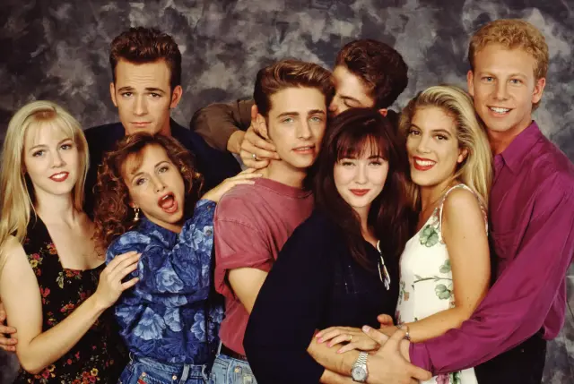 Jennie Garth (izq.) en Sensación de vivir
