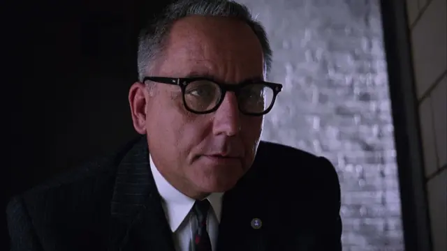 Bob Gunton como Samuel Norton en Cadena perpetua (1994)