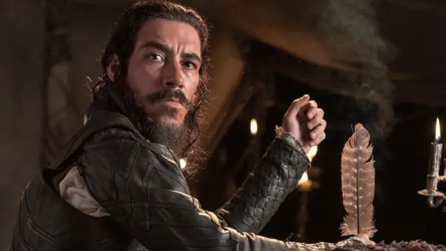 Óscar Jaenada en la serie Hernán (2019)