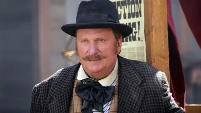Jeffrey Jones como A. W. Merrick en Deadwood