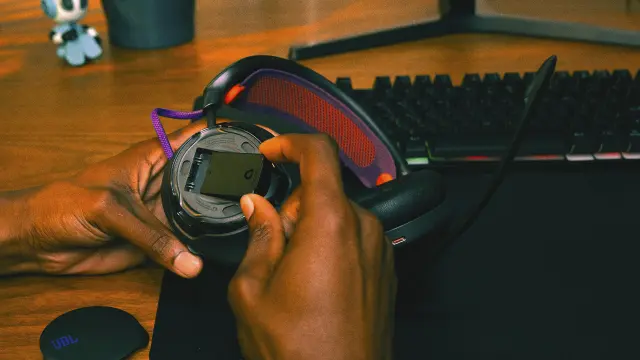 Los JBL Quantum 950 detectan señales clave del juego.
