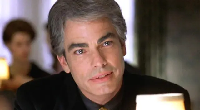 Peter Gallagher en American Beauty (1999)