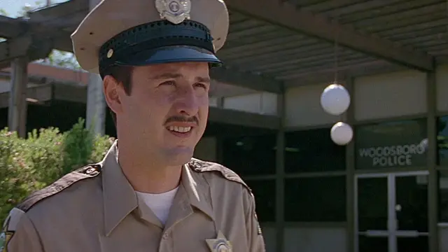 Dewey Riley como Dewey Riley en Scream (1996)