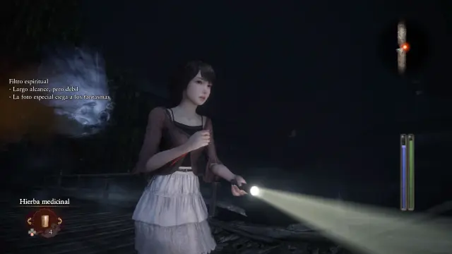 Mio, linterna en mano