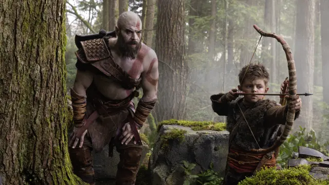 Ryan Hurst y Callum Vinson como Kratos y Atreus en God of War