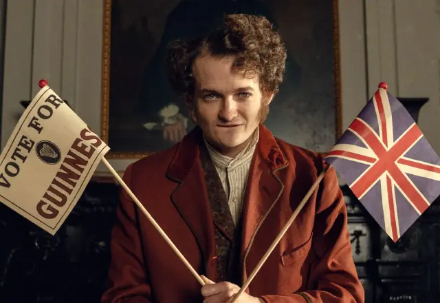 Jack Gleeson como Byron Hedges en La casa Guinness
