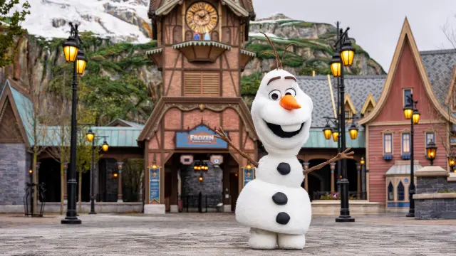 El robot de Olaf en World of Frozen, Disneyland París