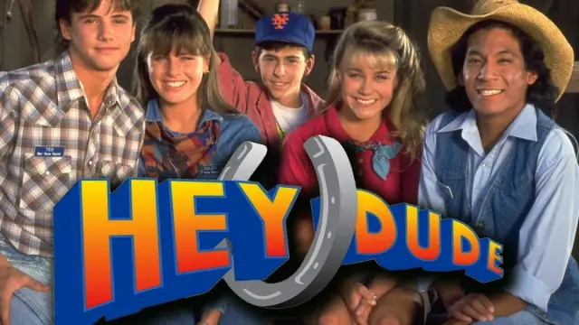 Christine Taylor (dcha.) en el cartel de Hey Dude