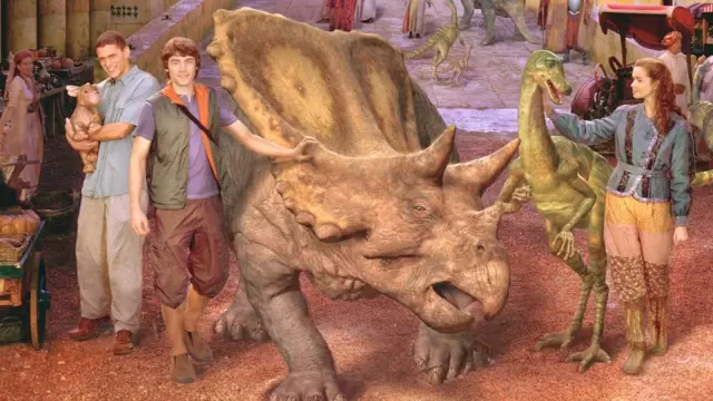 Wentworth Miller (izq.) en Dinotopia: El país de los dinosaurios (2002)
