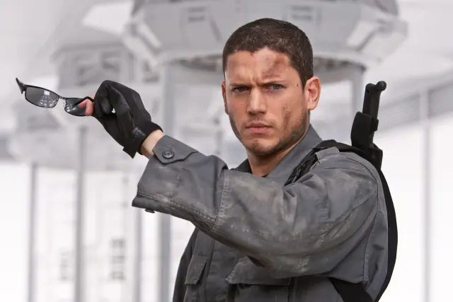 Wentworth Miller como Chris Redfield en Resident Evil 4: Ultratumba (2010)