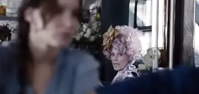 La escena de la caoba Elizabeth Banks en Los juegos del hambre