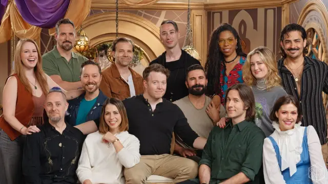 Ashley Johnson (dcha.) y el equipo de Critical Role