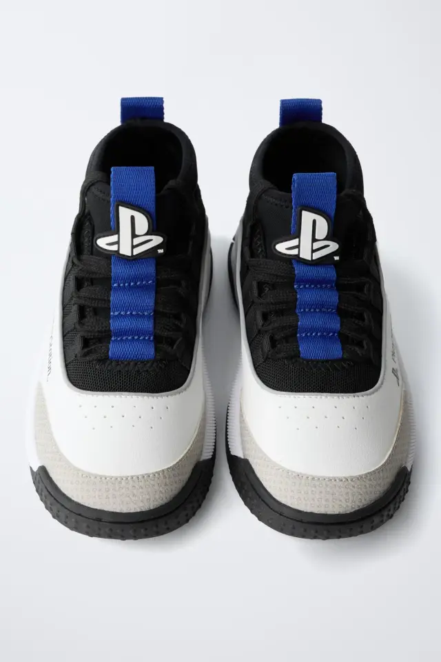 Zara lanza una línea de complementos PlayStation con bolsos, carteras y zapatillas