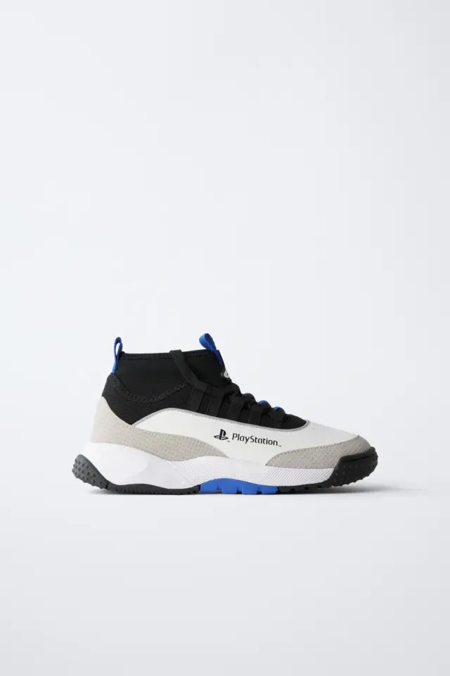 Zara lanza una línea de complementos PlayStation con bolsos, carteras y zapatillas