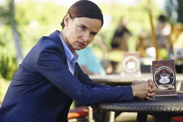 Juliette Lewis como Andrea Cornell en Secretos y mentiras