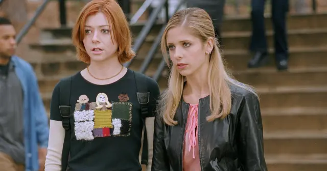 Alyson Hannigan y Sarah Michelle Gellar en Buffy, cazavampiros